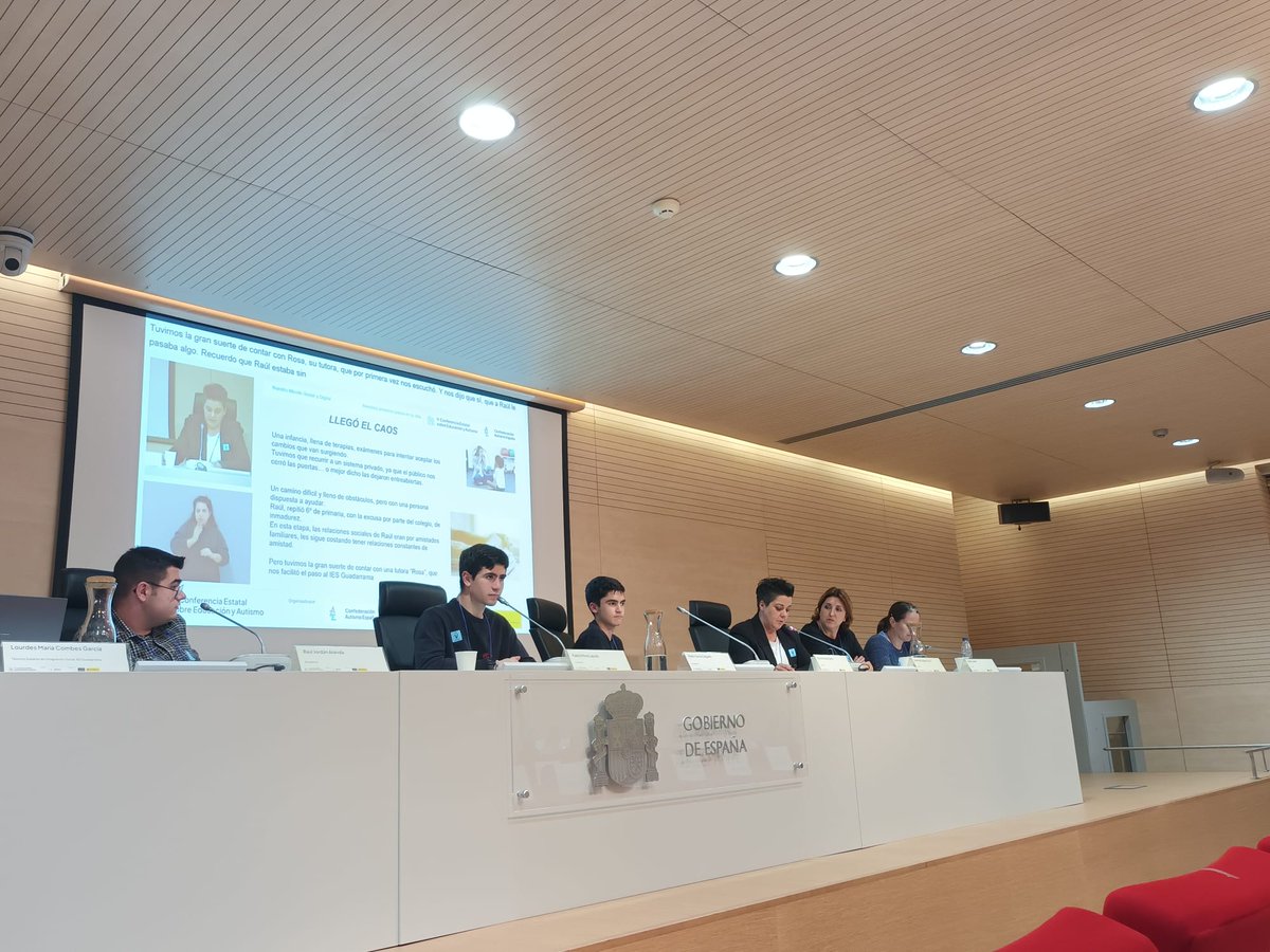 Seguimos hablando de #EducaciónSecundaria #ESO con las experiencias en primera persona de tres estudiantes con #autismo del #IESGuadarrama y de sus madres.
#ConferenciaEducaciónAutismo
