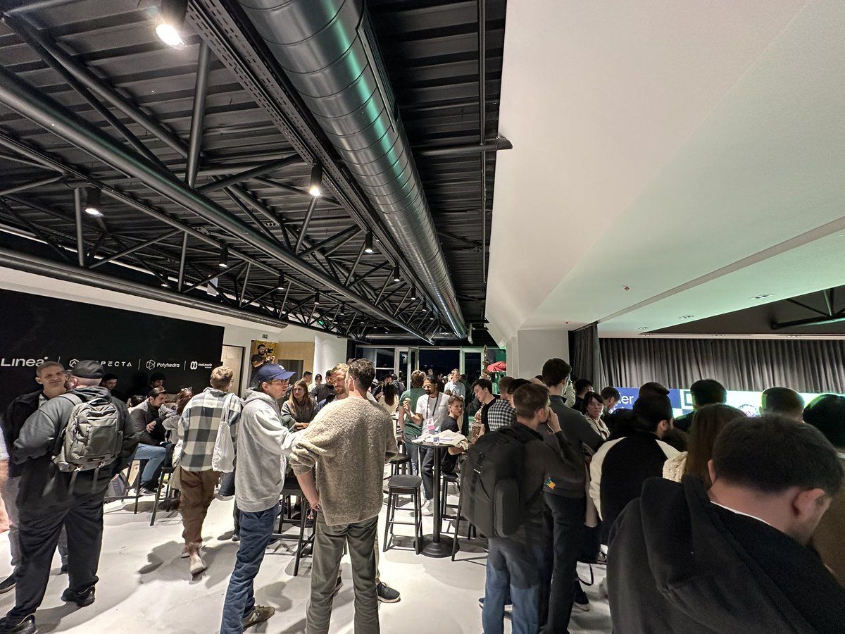 miliboii's tweet image. Builder Nights 🇹🇷 by @Consensys, @MetaMask, @LineaBuild, @Scroll_ZKP, @0xPolygonLabs is next lvl. WoW 🔥
Congrats @francescoswiss! 🚀
#DevConnect2023 🎉
