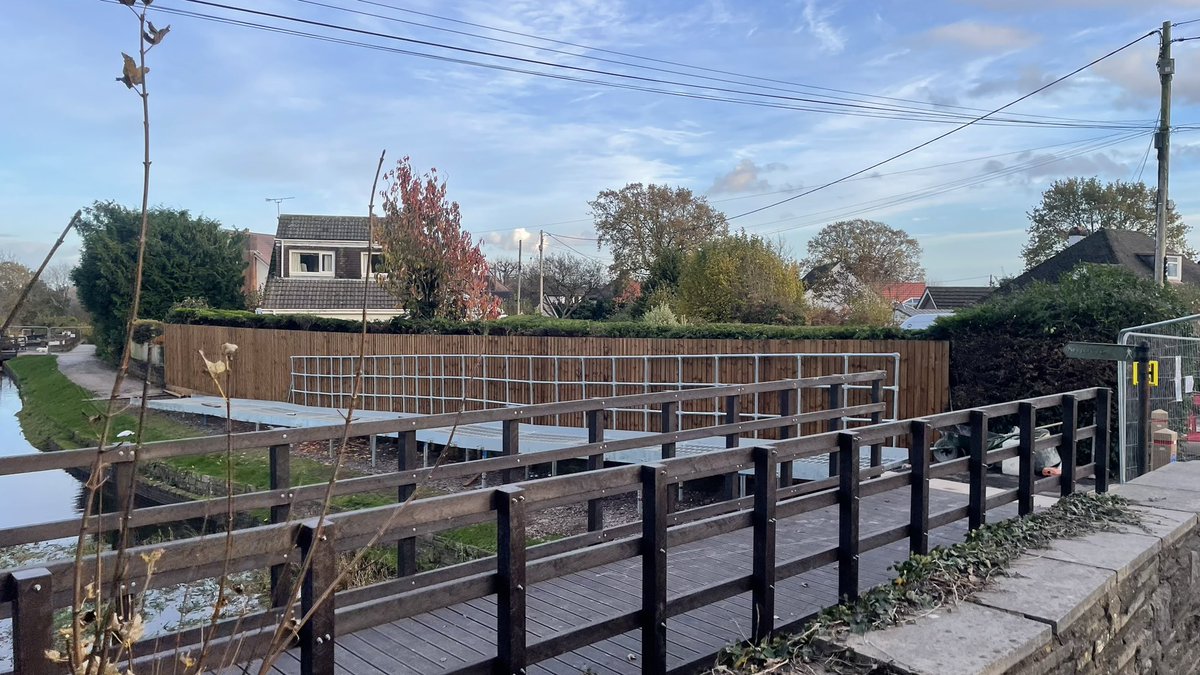 therealezzy99's tweet photo. What have you done!! @NewportCouncil @NFitzLtd @FourteenLocks !! You’ve played an absolute stinker here fair play!! #fourteenlocks #14locks #steelwalkway https://t.co/e5R6Cp3ZTf