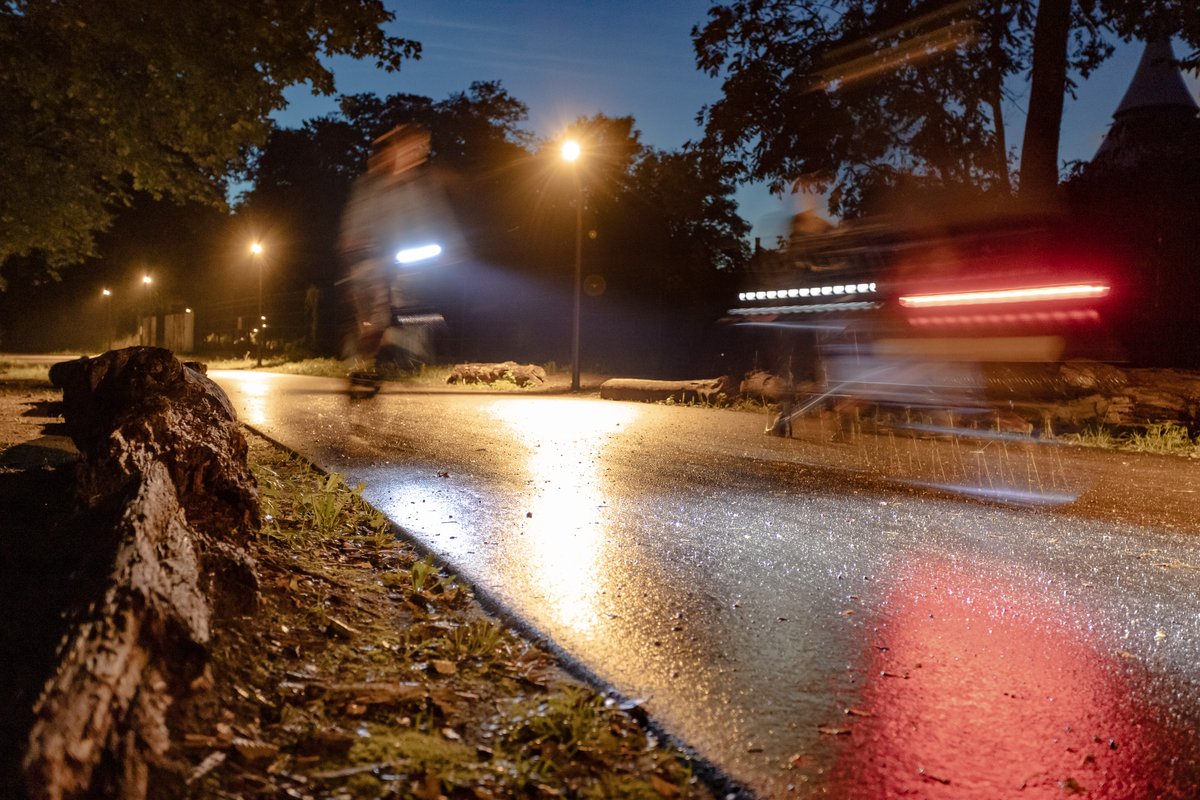 Licht an beim Wasserweg am Spreepark! Bis Ende Februar leuchten die Lampen nun täglich von 17-22 Uhr. Aus Rücksicht auf die hier lebenden Tiere ist die Beleuchtung zeitlich begrenzt. Zudem sind die Lampen mit insektenfreundlichen LEDs ausgestattet. 🐦🪰 ➡️infravelo.de/projekt/neubau…