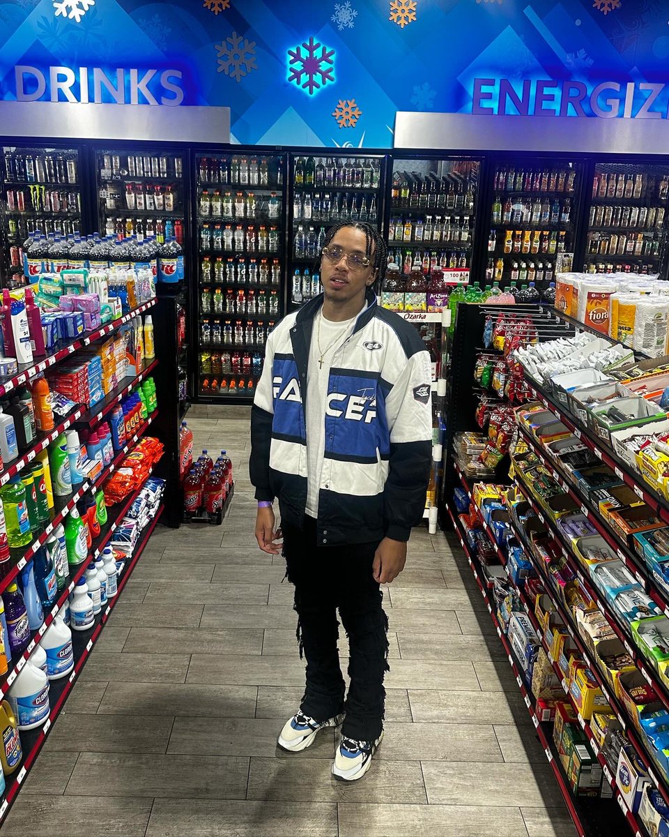 Dtaae3's tweet photo. I Put That 💩 On From Head To Toe That’s Why I Can’t Do The Selfies 🤳🏌️ https://t.co/1A6RdVwJEL