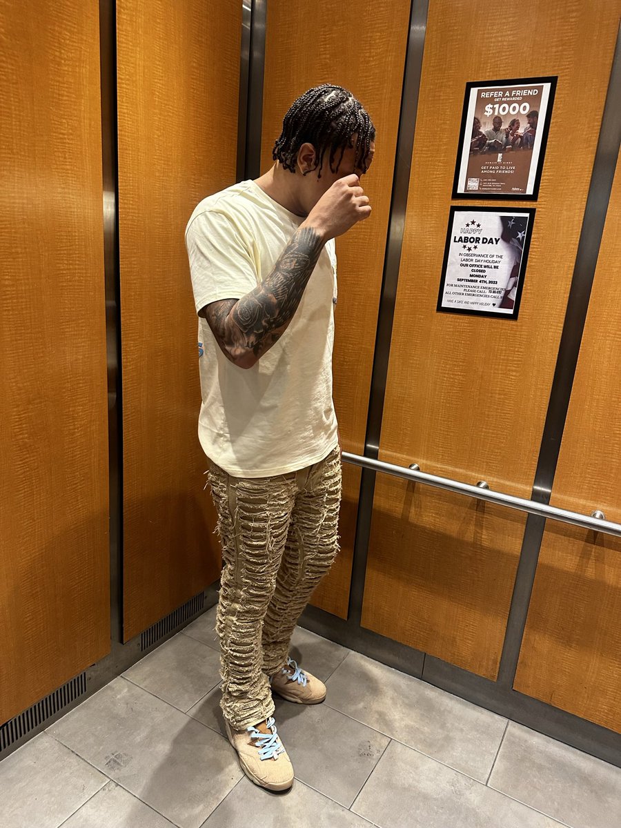 Dtaae3's tweet photo. I Put That 💩 On From Head To Toe That’s Why I Can’t Do The Selfies 🤳🏌️ https://t.co/1A6RdVwJEL