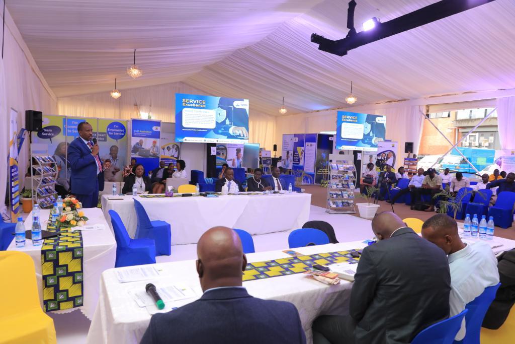 URAuganda's tweet photo. During the URA Feedback session in session, the URA top leadership is interacting with taxpayers; picking their Feedback on how URA can provide optimal experience. 

Here is a thread of some of the deliberations.

#URAServiceExcellenceWeek
#CommittedToServiceExcellence https://t.co/QxGGHJrZ7b