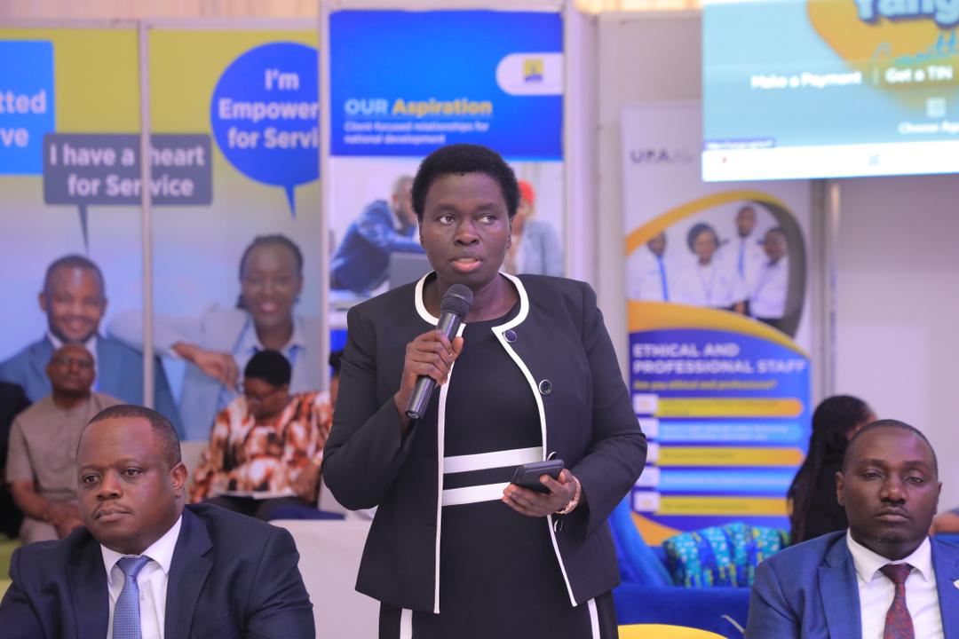 URAuganda's tweet photo. During the URA Feedback session in session, the URA top leadership is interacting with taxpayers; picking their Feedback on how URA can provide optimal experience. 

Here is a thread of some of the deliberations.

#URAServiceExcellenceWeek
#CommittedToServiceExcellence https://t.co/QxGGHJrZ7b