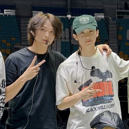 MARKHYUCKARCHIV's tweet photo. good luck for today’s concert our mark and haechan! https://t.co/GrzNnB5L4u