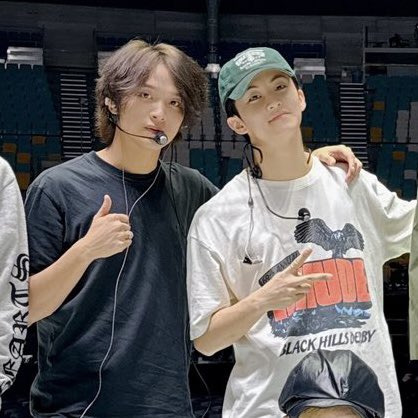 MARKHYUCKARCHIV's tweet photo. good luck for today’s concert our mark and haechan! https://t.co/GrzNnB5L4u