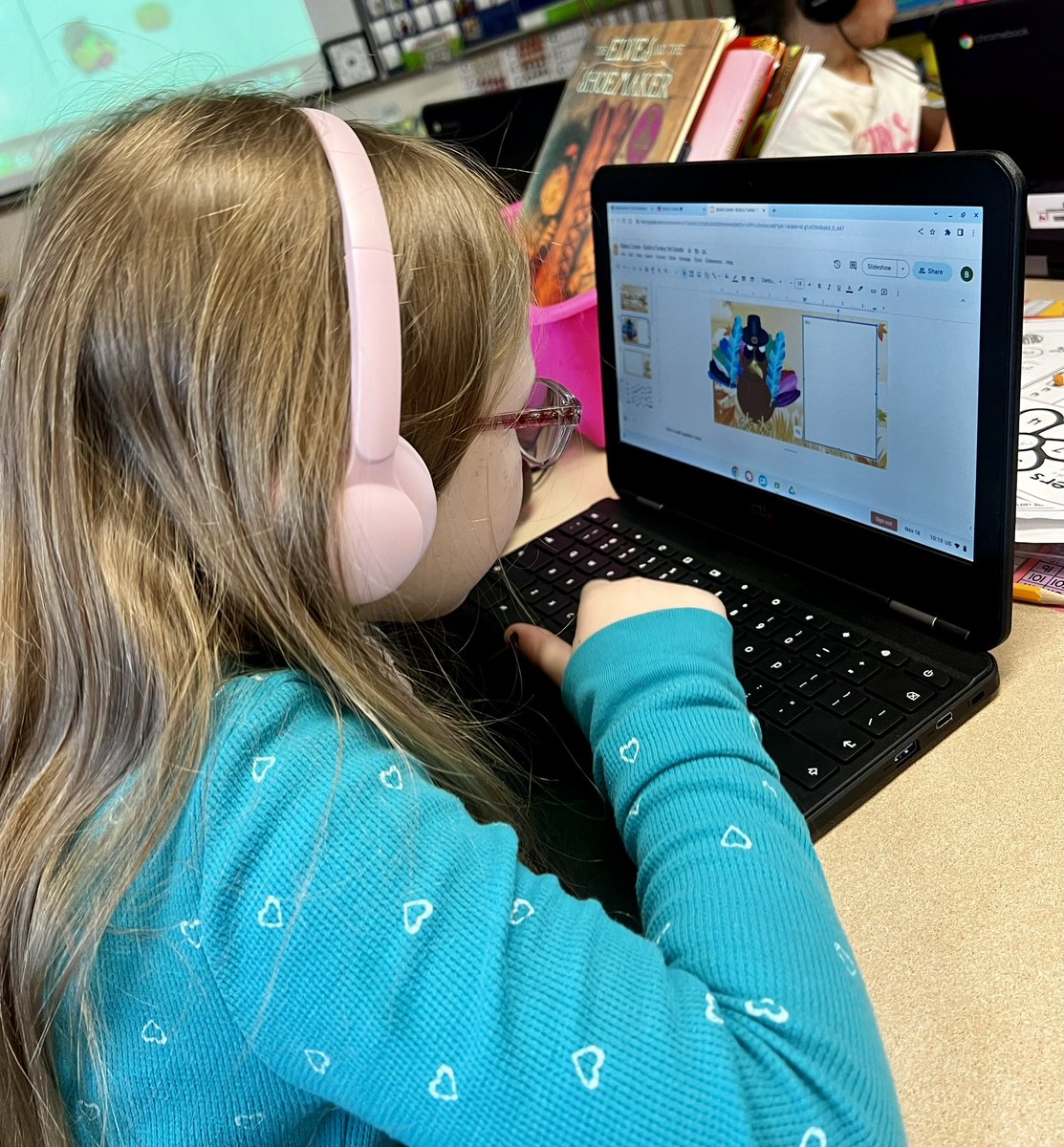 MrLawsonEdTech's tweet photo. How’s my day going? 🤔 This morning at Elda Elementary in @MrsMartinSmiles class a first grader told me I was the best tech dude ever, so… #RossRams #BeRams #buildaturkey @EldaPrincipal @Ross_Local https://t.co/lBsbV5iKGr