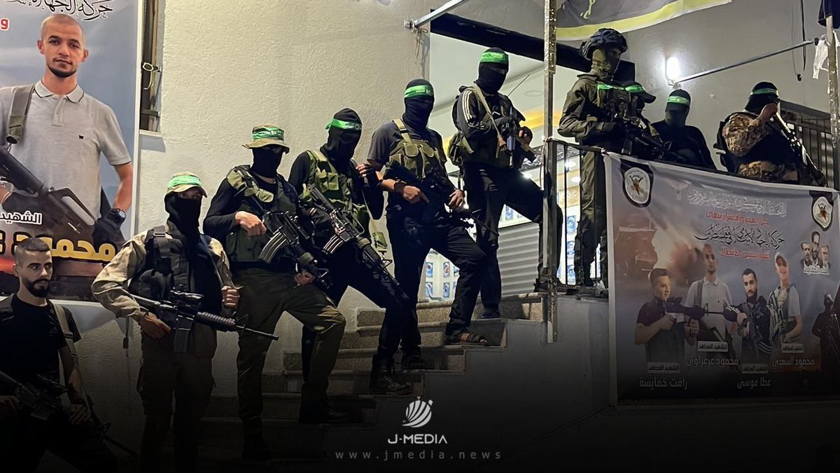 IATeam___'s tweet photo. TERKINI 🚨
⭕Brigade Al-Qassam - Tepi Barat mengumumkan tanggung jawabnya atas operasi penyerbuan pos pemeriksaan terowongan di selatan Yerusalem yg di jajah israhell pagi ini,16/11/23

di mana kelompok Mujahidin Qassam menyerbu pasukan zionis di pos pemeriksaan militer.... https://t.co/765b3ANiW3
