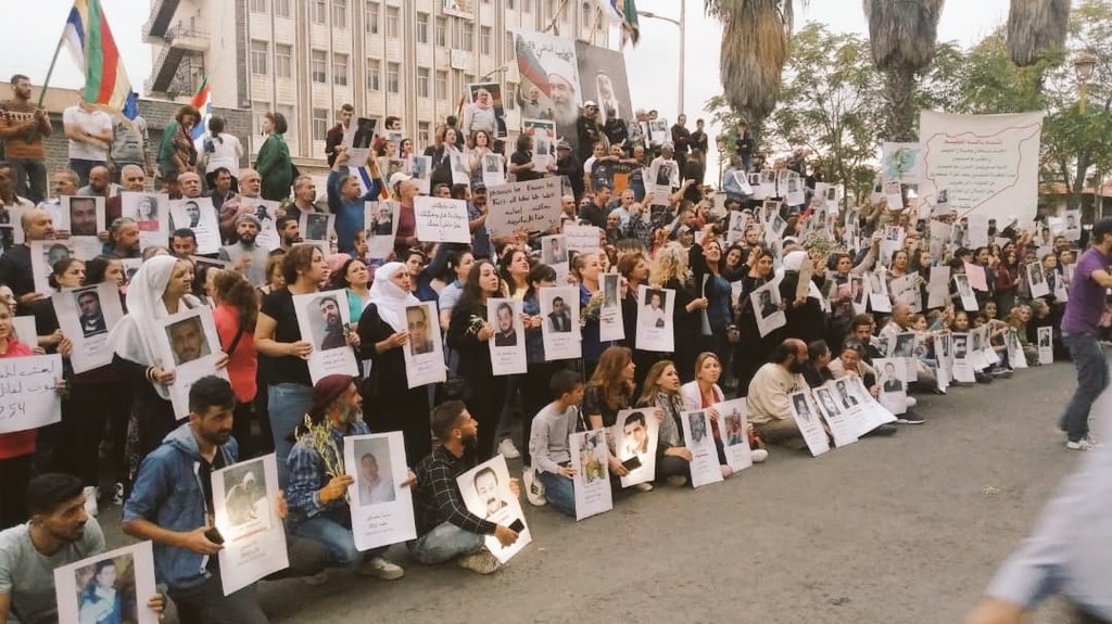 دعت محكمة العدل الدولية النظام السوري إلى اتخاذ جميع التدابير اللازمة لمنع أفعال التعذيب في سجونه، وضمان عدم ارتكاب مسؤولين أو هيئات تحت سيطرته مثل هذه الأعمال،بالإضافة إلى ضرورة تنفيذ إجراءات فعّالة لمنع اتلاف الأدلة فيما يتعلق بقضايا التعذيب وضمان الحفاظ عليها
#محاكمة_التعذيب