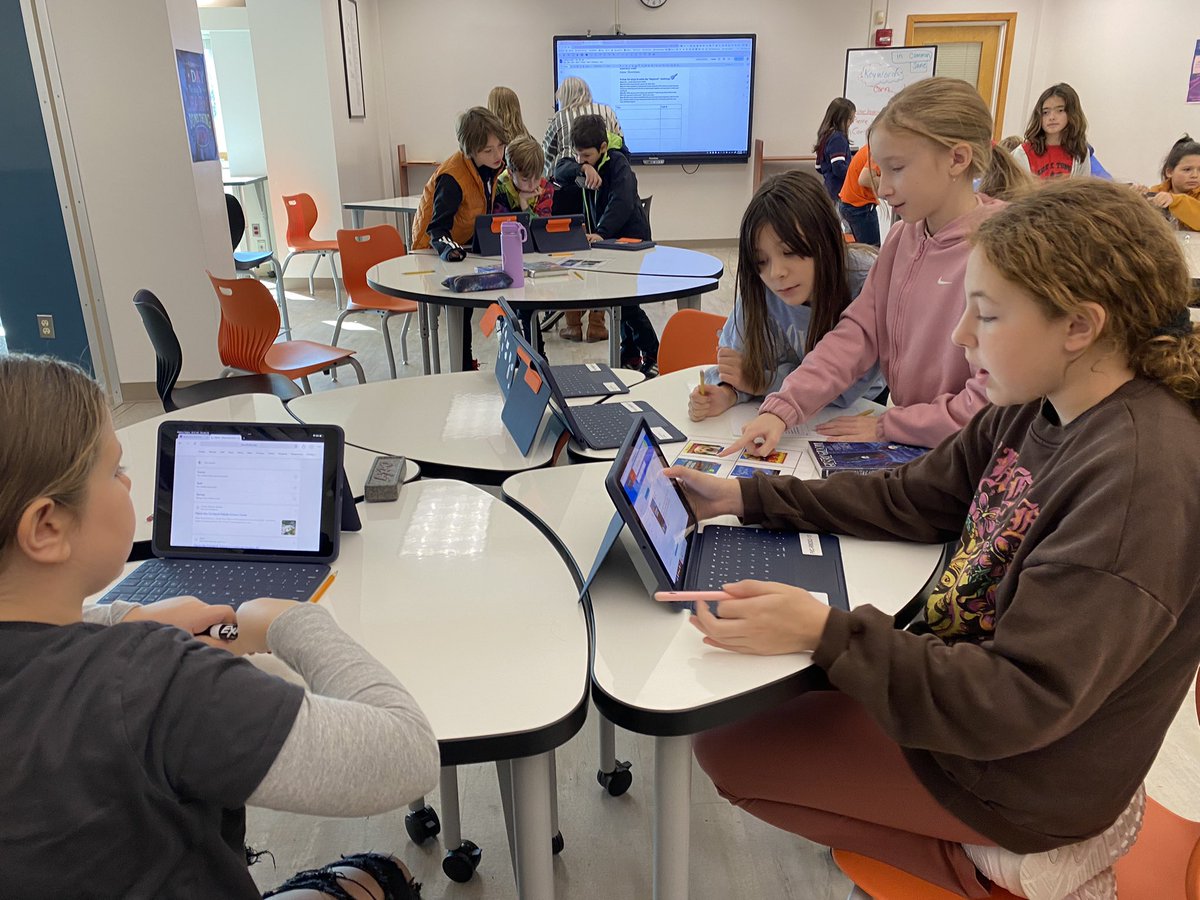pvc_ap's tweet photo. Student to teacher; teacher to teacher;  student to student. Collaboration is key!🗝️ @justmekira @MisterG103 @PVCplacetobe https://t.co/9zfkFWursJ