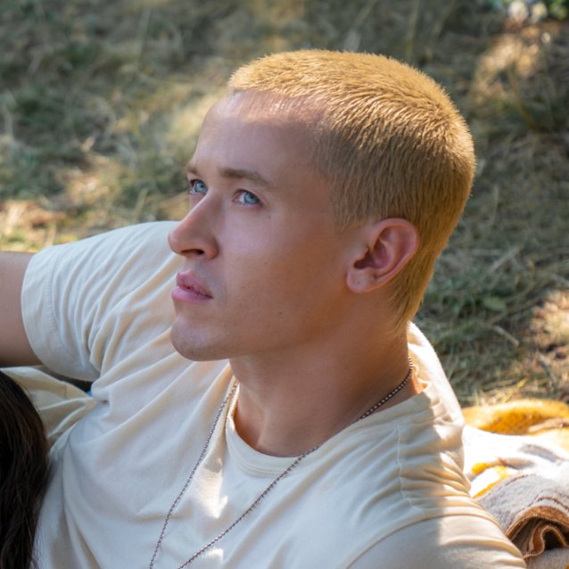 i know where he got his inspo from x

#TheHungerGames #harrystyles #buzzcut