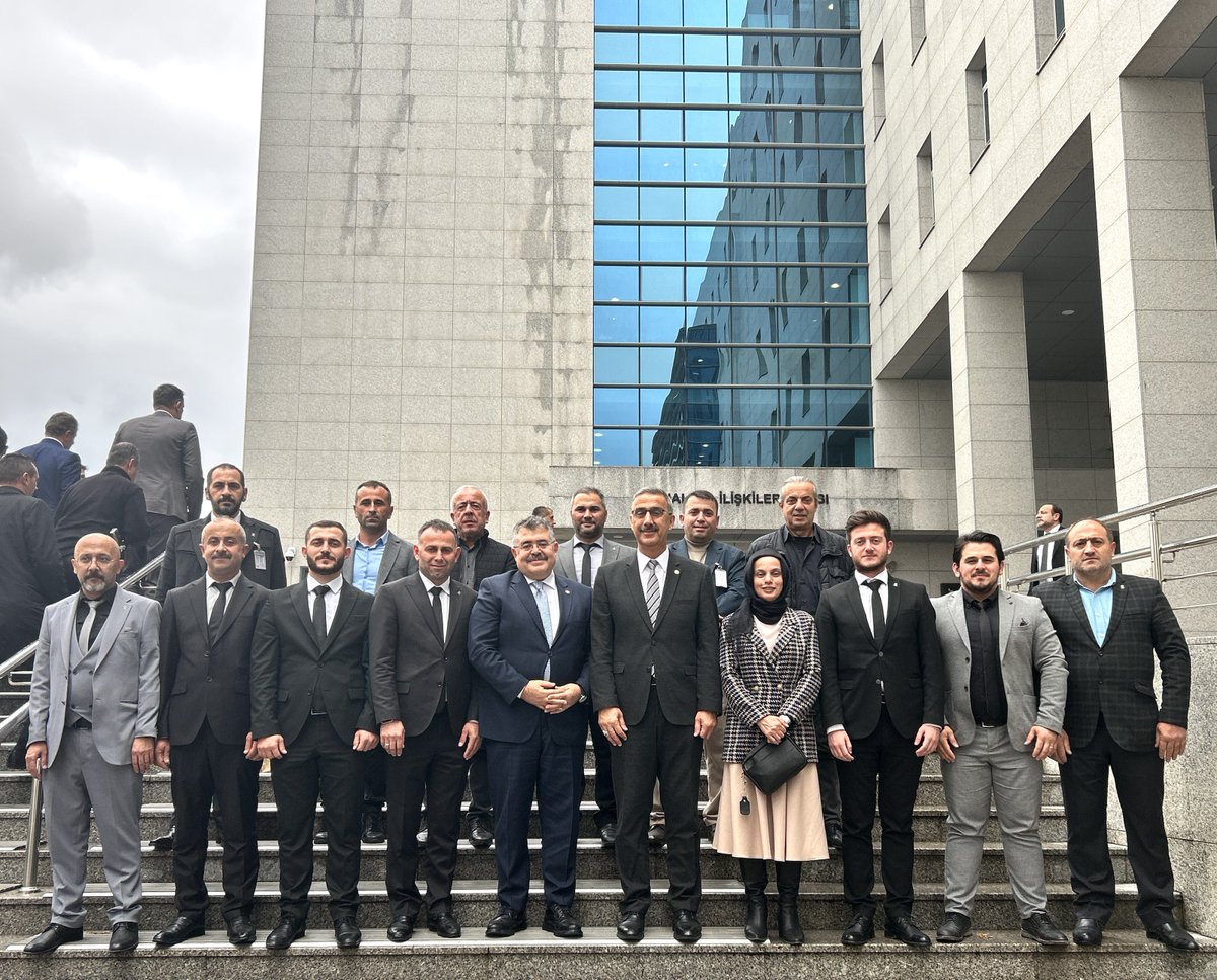 LBayraktar54's tweet photo. Kaynarca İlçe Başkanımız Sn. @pulat_muhammet, Kadın Kolları Başkanımız Sn. Meva Eryiğit, Gençlik Kolları Başkanımız Sn. Aykan Ayan ve kıymetli Yönetim Kurulu Üyelerimizi Gazi Meclisimizdeki çalışma ofisimizde konuk ettik.

Değerli Başkanlarımıza ve Yönetim Kurulu Üyelerimize nazik ziyaretleri nedeniyle teşekkür ediyorum.