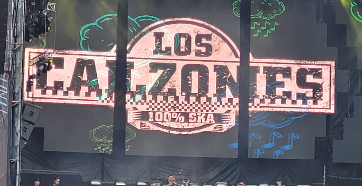 Dieserr's tweet photo. @loscalzonesska Esperándolos por tanto tiempo y no defraudaron. #agunteLoscalzones https://t.co/3ruhu9ZeZf