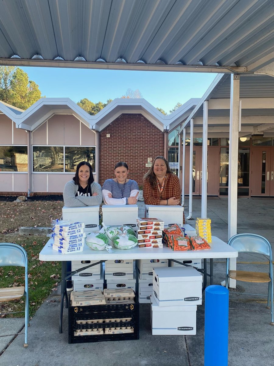 Thank you St Paul Presbyterian Church, Mt Harmony Baptist Church and Kroger Fountain City for making Thanksgiving possible for over 40 families in the Sunnyview/Chilhowee community!!!