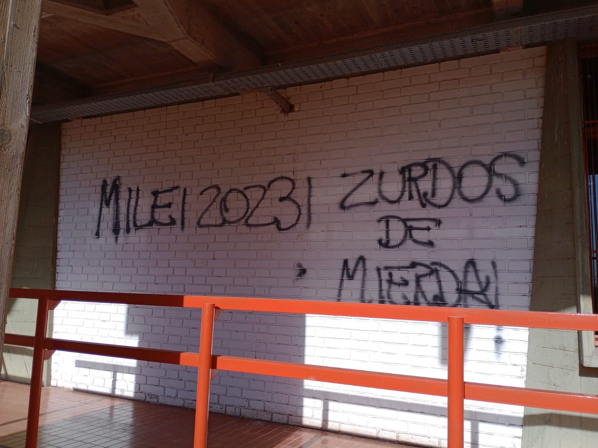 GermanGomezMza's tweet photo. Expresiones como estas deben ser repudiadas con énfasis y sin dudas por todos los sectores políticos. 
Es urgente que LLA frene la violencia, las amenazas e intimidaciones que están llevando adelante.
La democracia y la convivencia en las diferencias son un valor indiscutible. https://t.co/MFM9g7c24b
