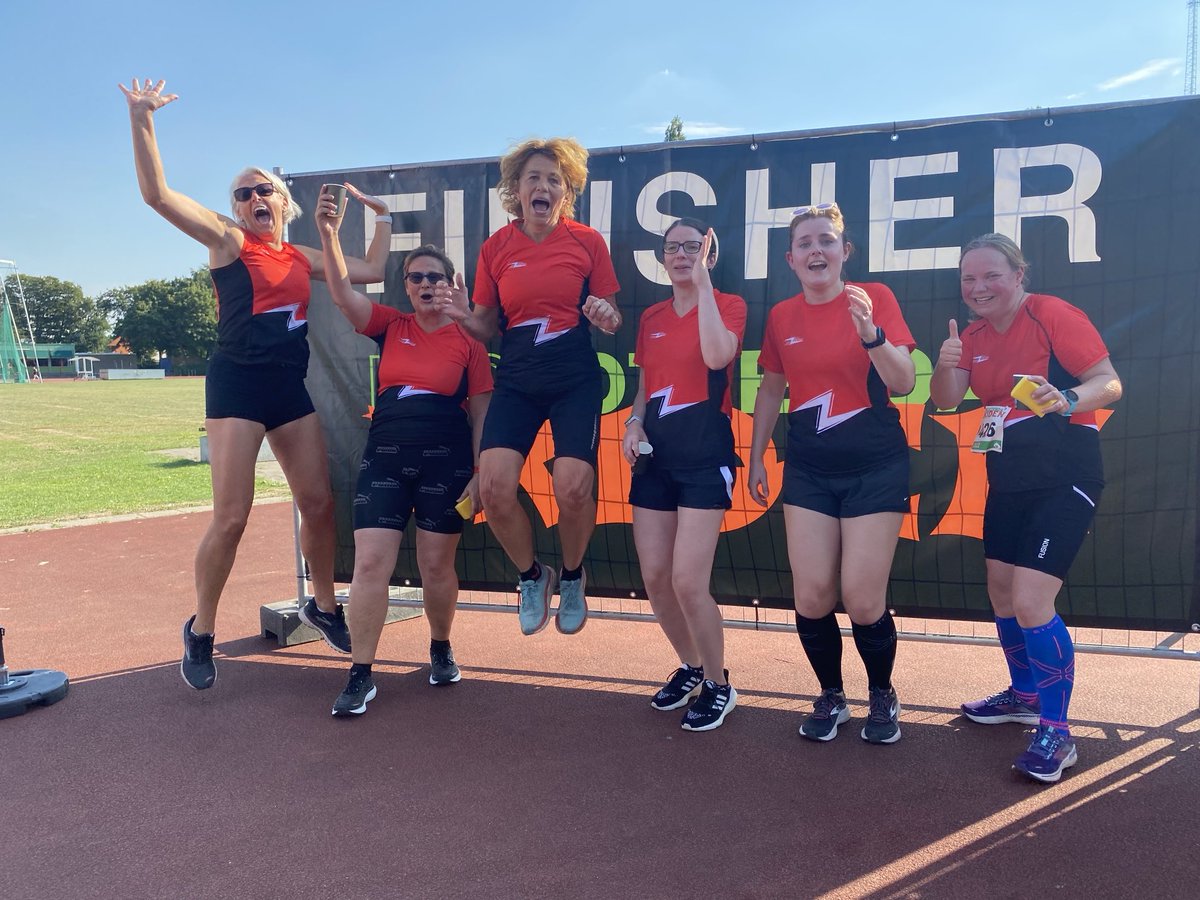 rrwwm's tweet image. Hoge #sprong van vreugde na Ekiden 2022 #springen #November_Kiek