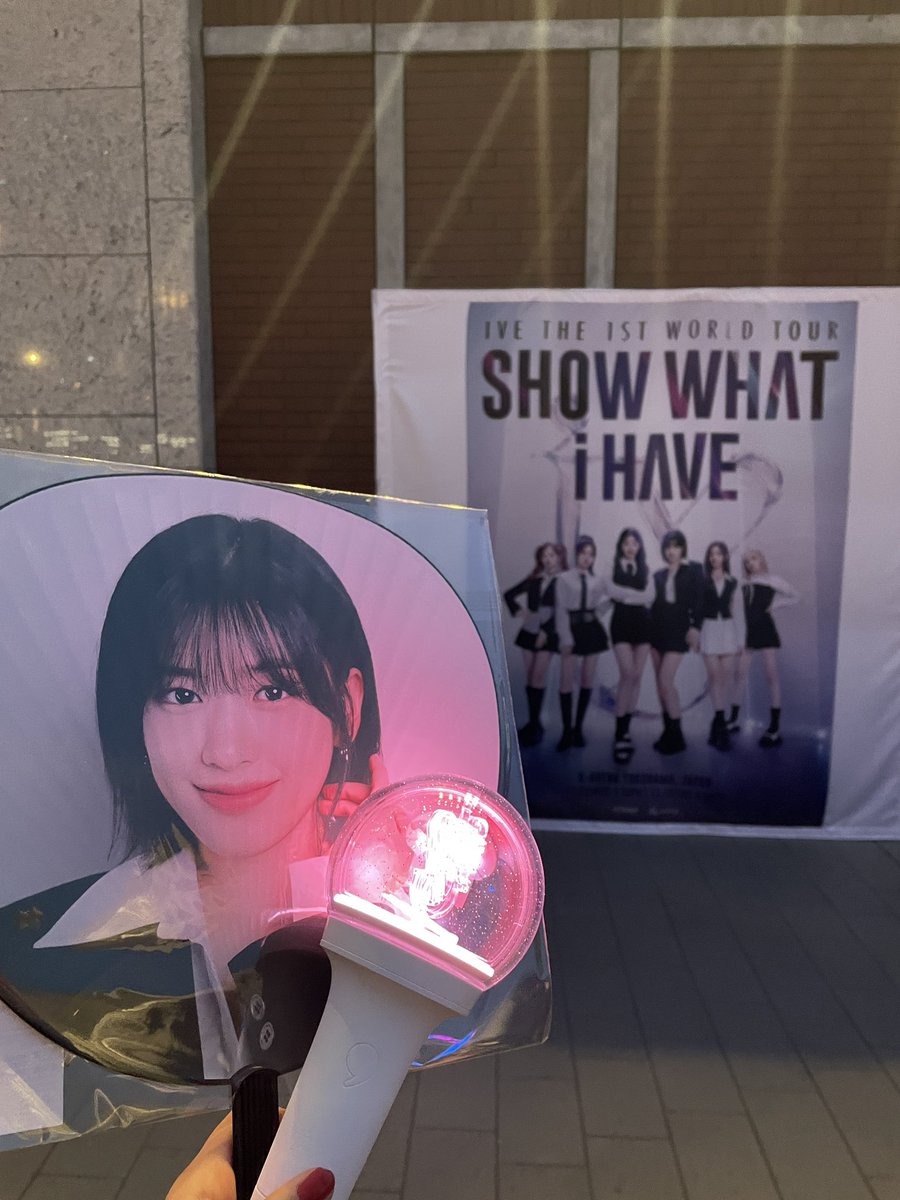 ankos_bot's tweet photo. 2月ぶりのライブ大満足の楽しさだった（ ;  ; ）
目の前にいてくれるだけで幸せなのに、みんな日本語で一生懸命話してくれて感動したし愛情がとっても伝わった…😿
IVEのみんなのおかげでまた明日から頑張れます！幸せな思い出をありがとう🎀🌟

#IVE #아이브
#SHOW_WHAT_I_HAVE https://t.co/sYpTx5C89f