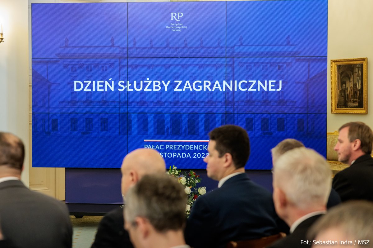 PolandMFA's tweet photo. 💬 Foreign service is a service to the 🇵🇱 national interest, which comes down to the continuance and survival of the Polish Republic in prosperity and development.
| FM @RauZbigniew during a ceremony at the Chancellery of the President on the occasion of the #ForeignServiceWeek https://t.co/V0BHJp4YAX