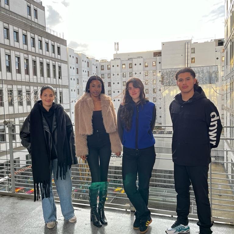 Nous sommes heureux d’accueillir la 6e promo de #PublicisTrack 🦁 Étudiants en BTS dans des lycées de la Région Île-de-France, Imene,Tatiana, Nola et Ryan rejoignent notre agence pour 7 semaines de stage à travers différentes expertises. Chers stagiaires, Welcome !