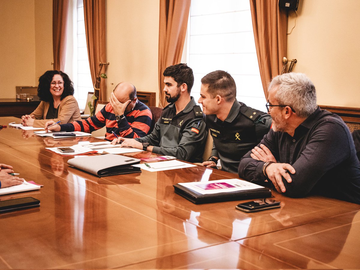 Avila_Gob's tweet photo. 💜 La Unidad #VioGen se reúne con las compañías de la @guardiacivil de #Ávila
✅️ Por la cooperación y seguimiento del #PlanRural contra la Violencia de Género https://t.co/xgQEuuvsEV