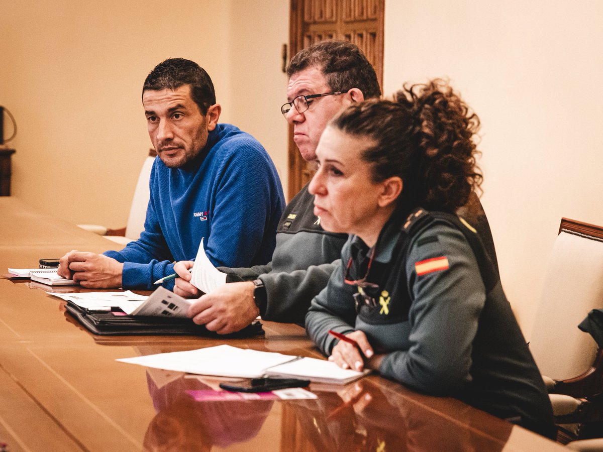 Avila_Gob's tweet photo. 💜 La Unidad #VioGen se reúne con las compañías de la @guardiacivil de #Ávila
✅️ Por la cooperación y seguimiento del #PlanRural contra la Violencia de Género https://t.co/xgQEuuvsEV