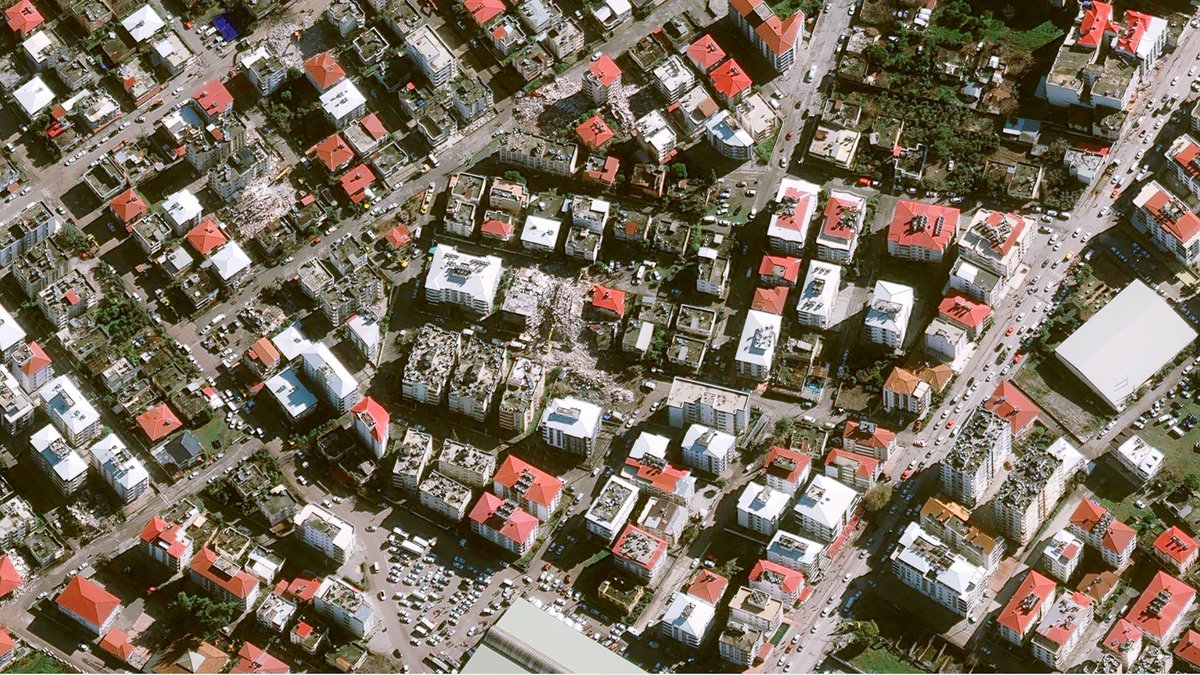 AirbusDefence's tweet photo. #PléiadesNeo high-resolution Earth Observation satellites can provide vital information to rescue teams and local authorities for crisis management. When infrastructure has been severely impacted by natural disasters, #satelliteimagery from space contributes to coordinating relief efforts on the ground and to restore affected areas.
Learn more about Pléiades Neo here: https://t.co/fG1GaaOd43
#MilipolParis