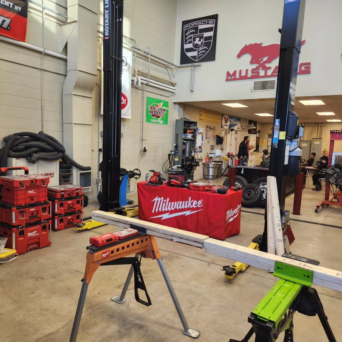 ppiro21's tweet image. Milwaukee Tool Time today @brcsschool  students receive hands-on learning with state of the art technology and products @milwaukeetool #TAKECOOP #skilledtrades #taketech @HWCDSB @OCEA_AECO @OCTEOntario