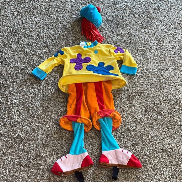 AGSfins's tweet photo. Coach Gutierrez’s outfit for week 1 against the Patriots tonight! https://t.co/Wd76OWs4GW