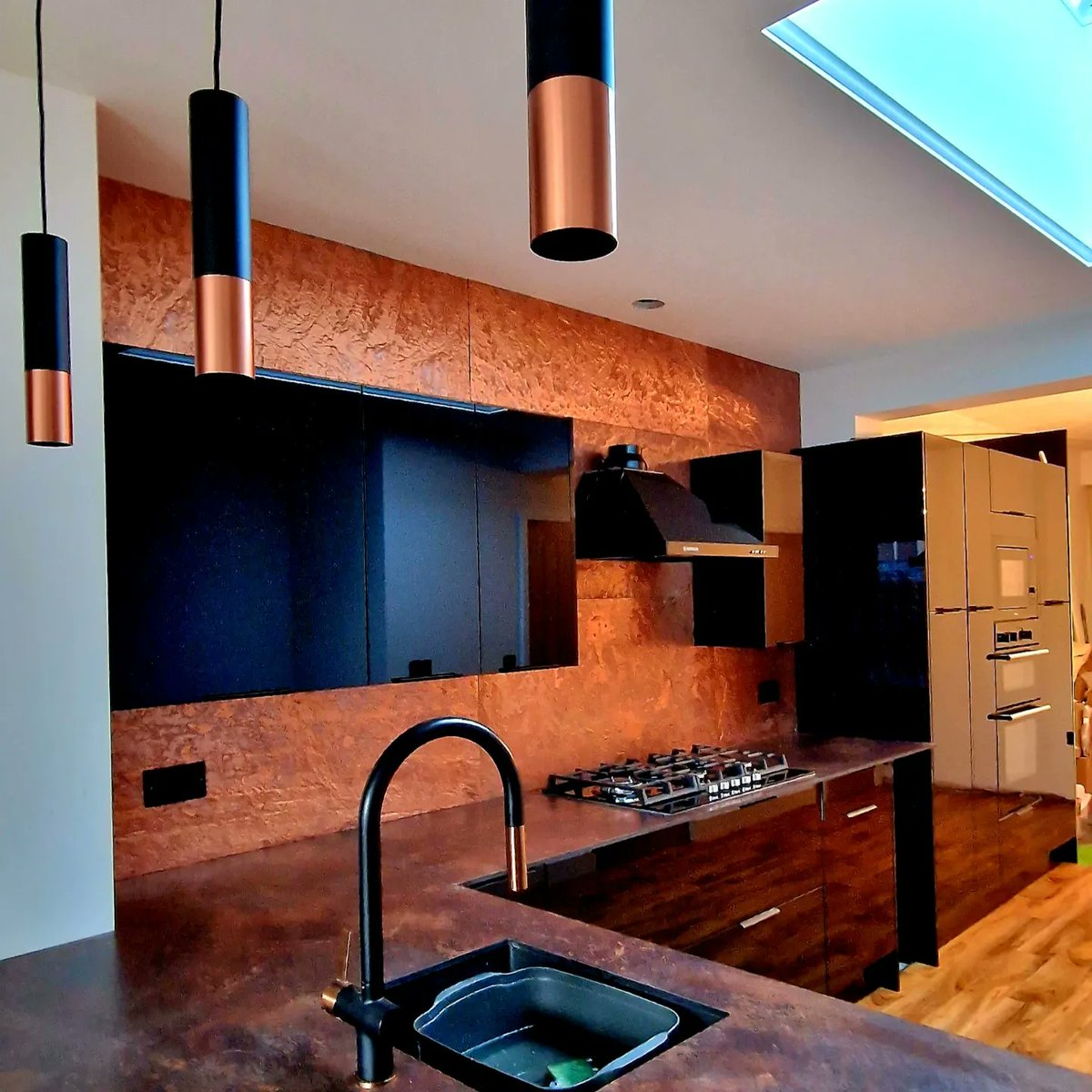 DeanoBacherro's tweet photo. Distressed copper splashback fitted today 💦😍 @Litestone  #litestone https://t.co/30axFxD2Q8