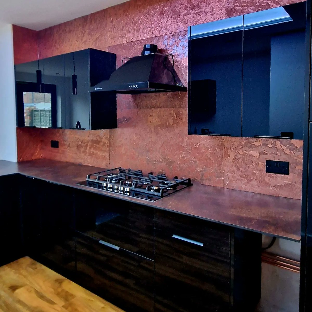 DeanoBacherro's tweet photo. Distressed copper splashback fitted today 💦😍 @Litestone  #litestone https://t.co/30axFxD2Q8