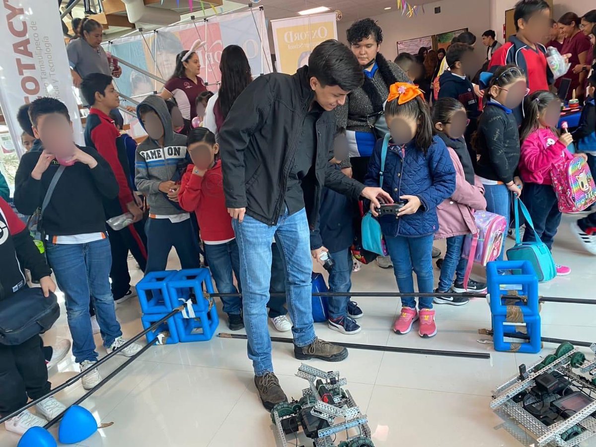UTTamNorte's tweet photo. Nuestro Club de Robótica 🤖 estuvo presente en la Octava Feria Infantil de Ciencia y Tecnología, en el centro de biotecnología genómica de IPN donde alumnos de educación básica aprendieron de una manera divertida sobre ciencia, tecnología y arte.
#UTTN #ClubDeRobótica #Educación https://t.co/r8or8VF4vi