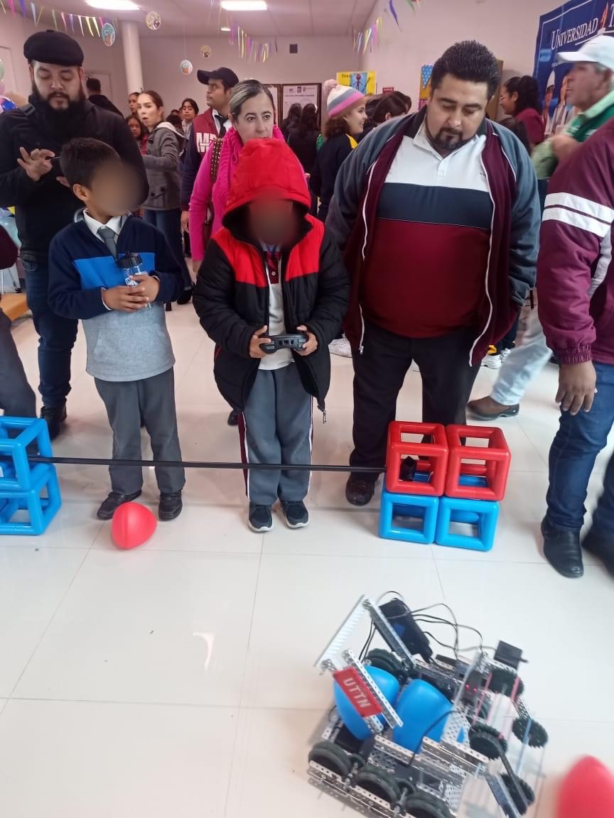 UTTamNorte's tweet photo. Nuestro Club de Robótica 🤖 estuvo presente en la Octava Feria Infantil de Ciencia y Tecnología, en el centro de biotecnología genómica de IPN donde alumnos de educación básica aprendieron de una manera divertida sobre ciencia, tecnología y arte.
#UTTN #ClubDeRobótica #Educación https://t.co/r8or8VF4vi
