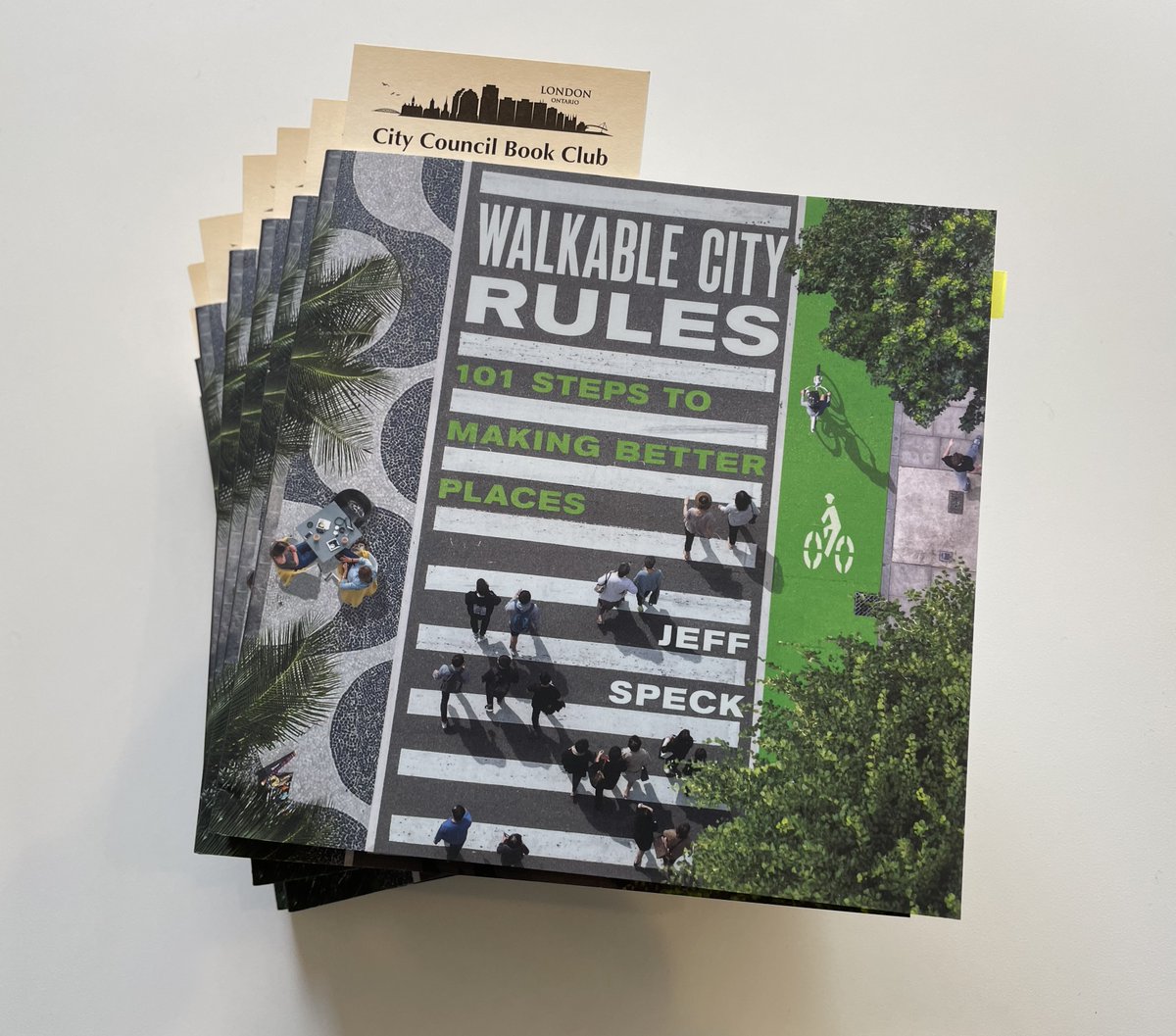 Delivered copies of @JeffSpeckFAICP great #WalkableCity Rules book to #LdnOnt 1st term councillors. Very timely after Civic Works vote & yet another death 🤔 #SafeStreets help create an equitable, $ efficient & sustainable city. 🚸🚶🧑‍🦽🛴🚲 @strosow @CorrineRahman @lpsmediaoffice