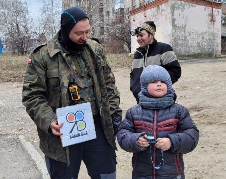 Polish volunteer Andrzej evacuated people from Bakhmut instead of traveling to China. Andrzej, a truck driver, has been evacuating Ukrainians abroad for six months in his own car. He had to change his car, but he did not go back, stayed and now helps Ukrainian soldiers and…