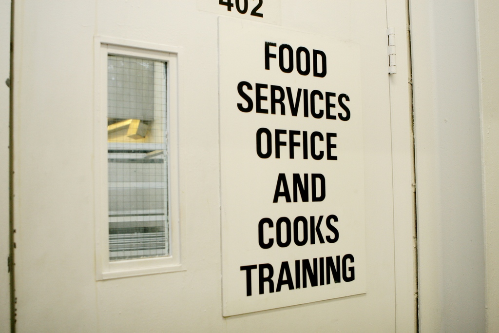 LEF_TO's tweet photo. 🍳What's cookin' good lookin?

In this Throwback Thursday we're sharing the delicious times of 2008, when the LEF kitchen was always hot with the Food Certification Program running!

#tbt #throwback #vintage #heritage #memories #history #2008 #chef #kitchen #foodhandler #LEF https://t.co/WrgiBJYlLU
