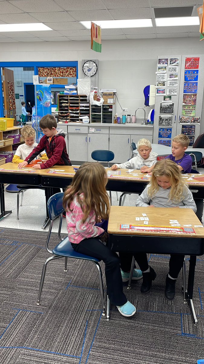 MrsDiercksClass's tweet photo. Partner sorts in Flex. Doing great for the first time!
#wtw
#lovefirstgrade
@KMElem https://t.co/dlbPEYZnw8