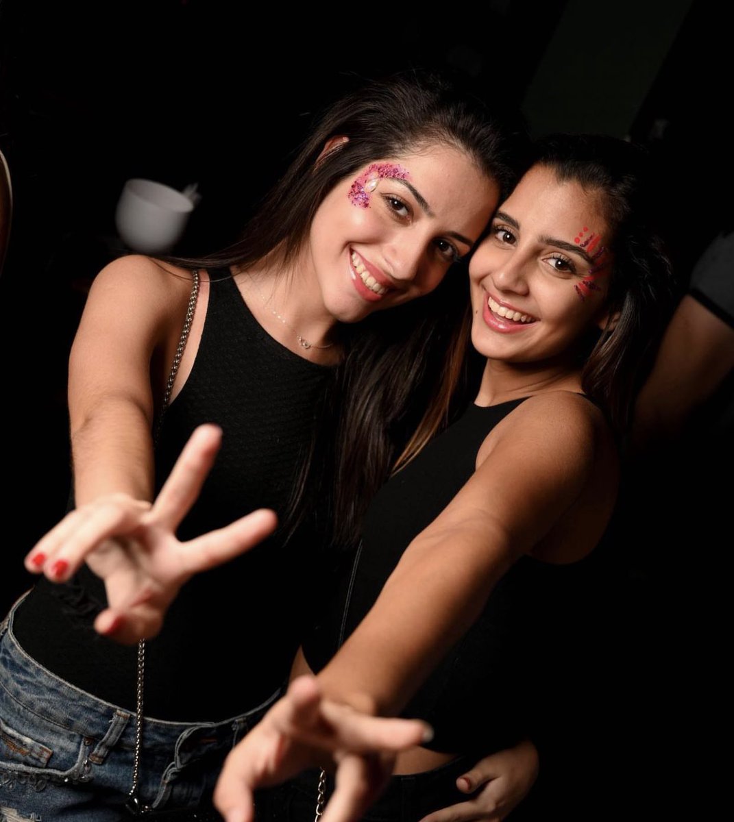 _paivaivana's tweet photo. Hola amigos de X🥰 Llegan las fiestas de fin de año y vengo a ofrecerles el servicio que estoy haciendo hace más de 1 año y es geniaaal💃🏻 El Glitter Bar se adapta a cualquier evento y es un plus divertido✨ 
📲0983018416 te pasamos presu🥳
@elebeautypy en insta! 
Rt porfis🙏🏻❤️ https://t.co/l792mYeyQt