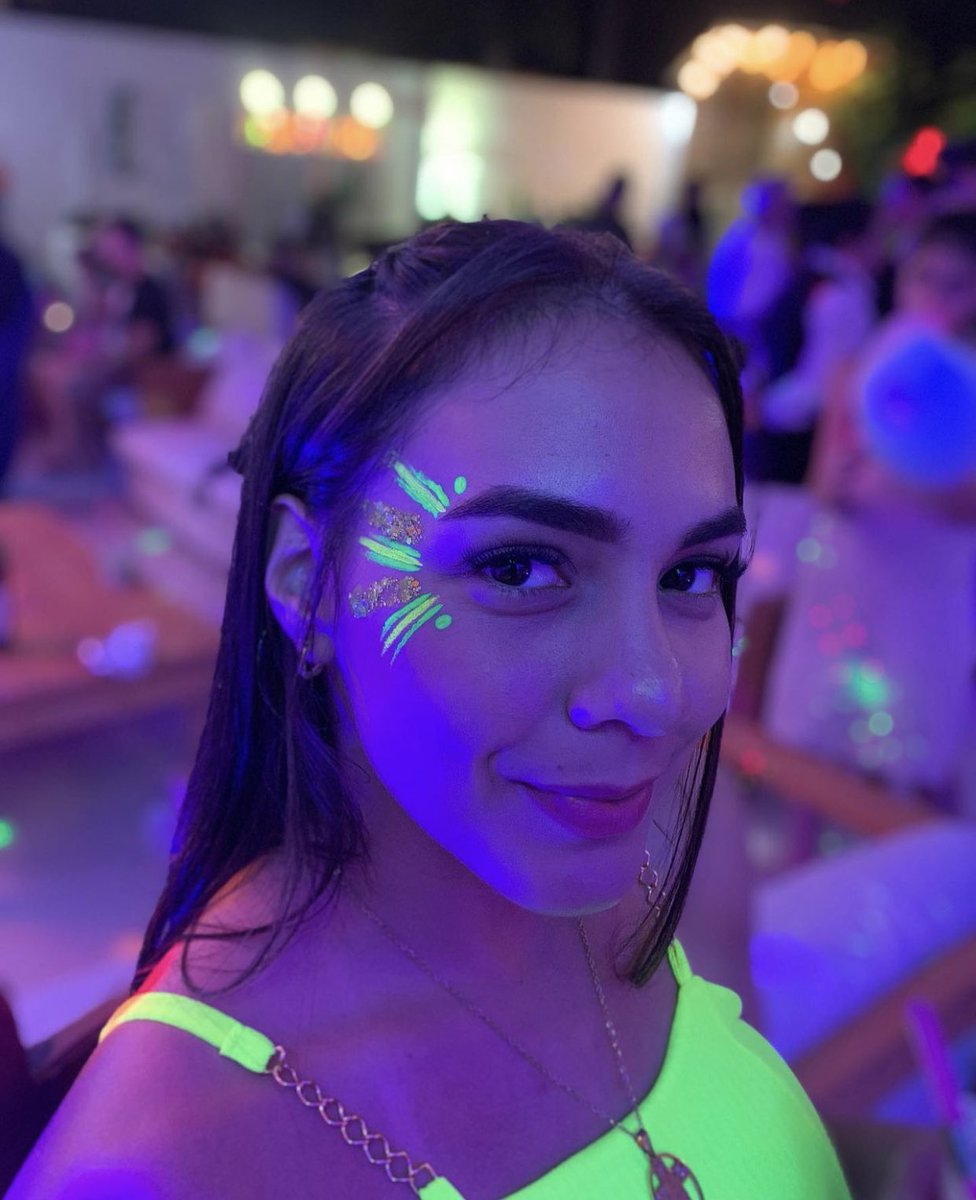 _paivaivana's tweet photo. Hola amigos de X🥰 Llegan las fiestas de fin de año y vengo a ofrecerles el servicio que estoy haciendo hace más de 1 año y es geniaaal💃🏻 El Glitter Bar se adapta a cualquier evento y es un plus divertido✨ 
📲0983018416 te pasamos presu🥳
@elebeautypy en insta! 
Rt porfis🙏🏻❤️ https://t.co/l792mYeyQt