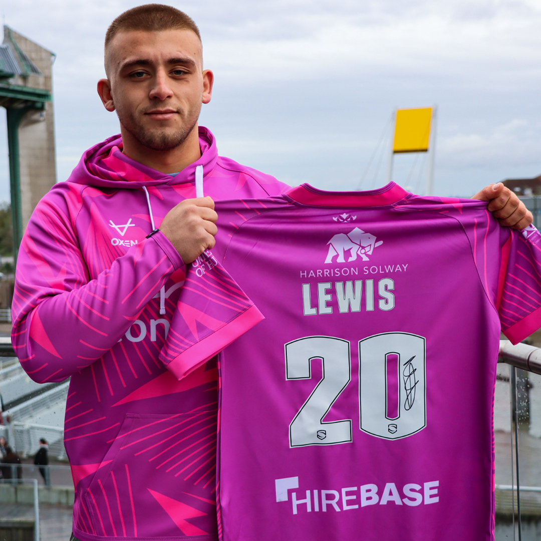 Win a signed @mikeylewis32 2024 Alternate Pink shirt! ✍️😍 All you have to do is: 1. Make sure you're following us and @mikeylewis32 ✅ 2. Share this post 🔁 The winner will be announced on Monday! 🙌 #UpTheRobins🔴⚪️