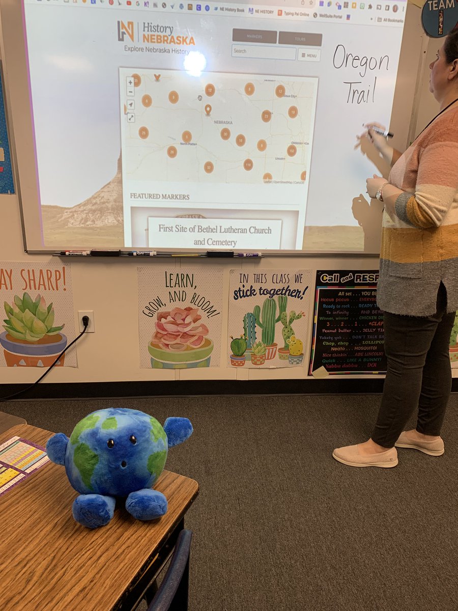hcallihan's tweet photo. Today @LearnWithMundo learned about Ash Hollow, a Nebraska historical marker along the Oregon Trail from @mrspfanstiel 4th graders. #Nedigcit #learnwithmundo #esu10 @MrsCoover @JodyBauer264867 @mbfxc #ginwvikings https://t.co/DhkXrW5bp2