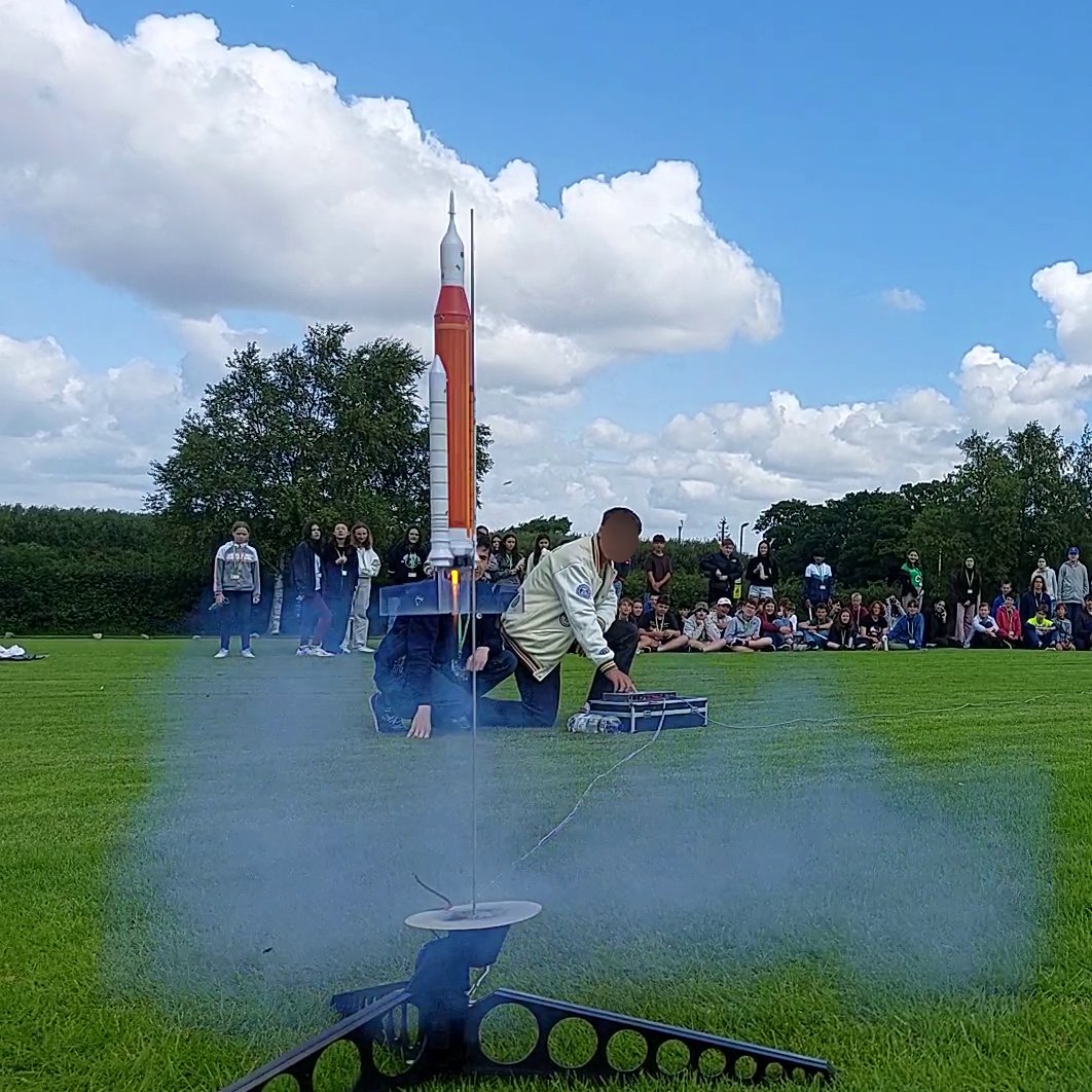 RocketryKlima's tweet photo. Our๐ฅ#MoonRocketWeek SALE ๐ฅ continues!
Today we celebrate the 1st anniversary of the #Artemis I @NASA_SLS #moonrocket launch with a discount rate of 13% for the 1:200 #SLS RTF model by @estesrockets! Get your model in the #HotNewProducts section at https://t.co/juBobiRaDL https://t.co/jnSFRI2Tli