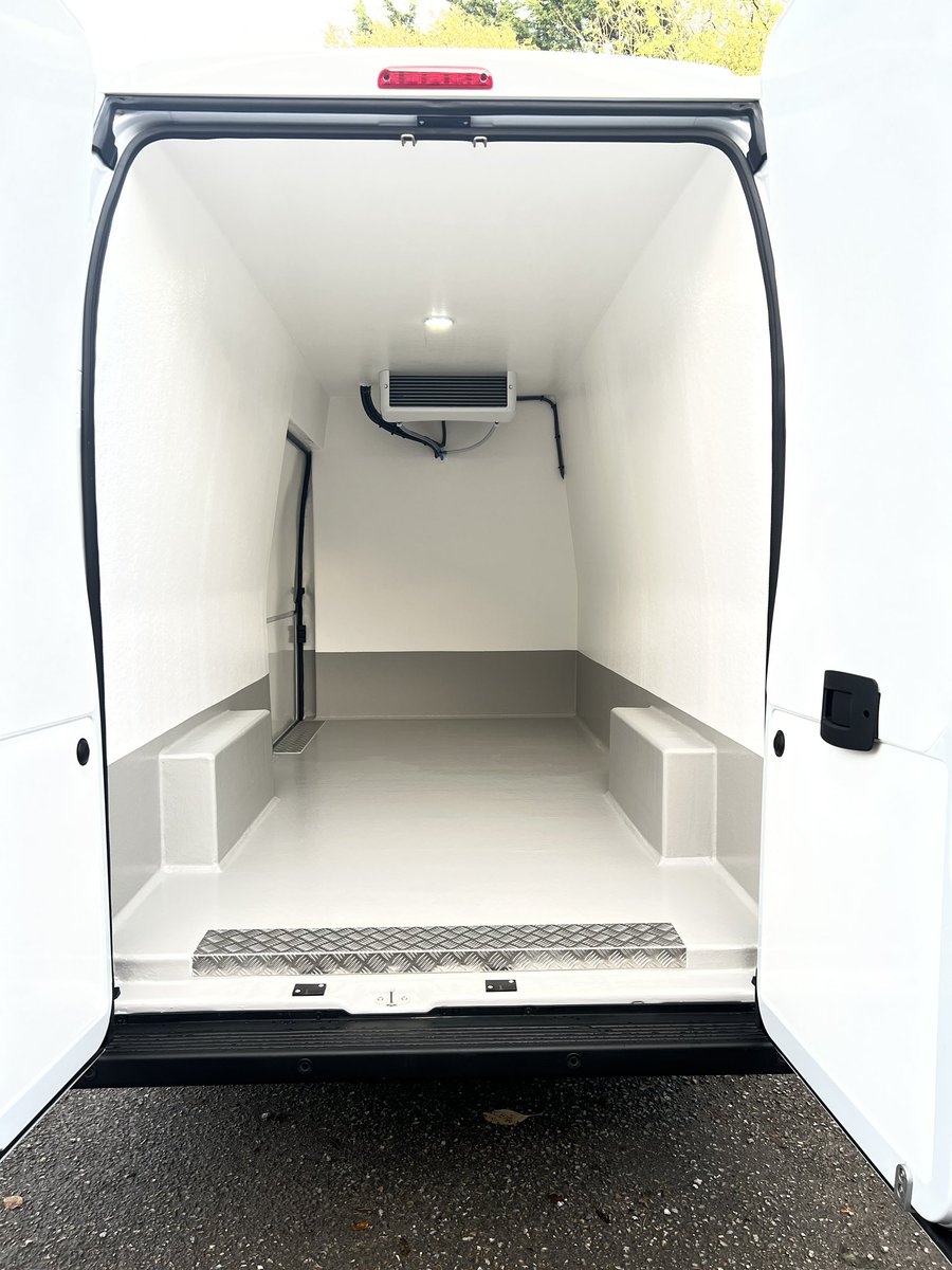 Another 2 vans delivered today to a hospitality food supplier. These vans are with our standard smooth floor finish. Contact CoolVan now to get yours ordered.