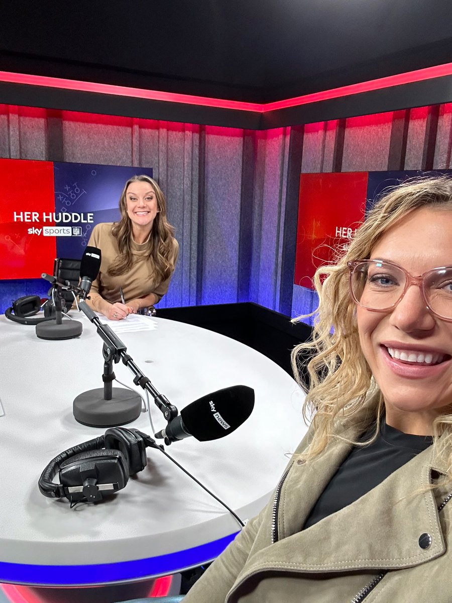Phoebe_Schecter's tweet photo. @hannahjwilkes and I reporting for #HerHuddle for @SkySportsNFL 🎉 https://t.co/Jr8qdS0JGS