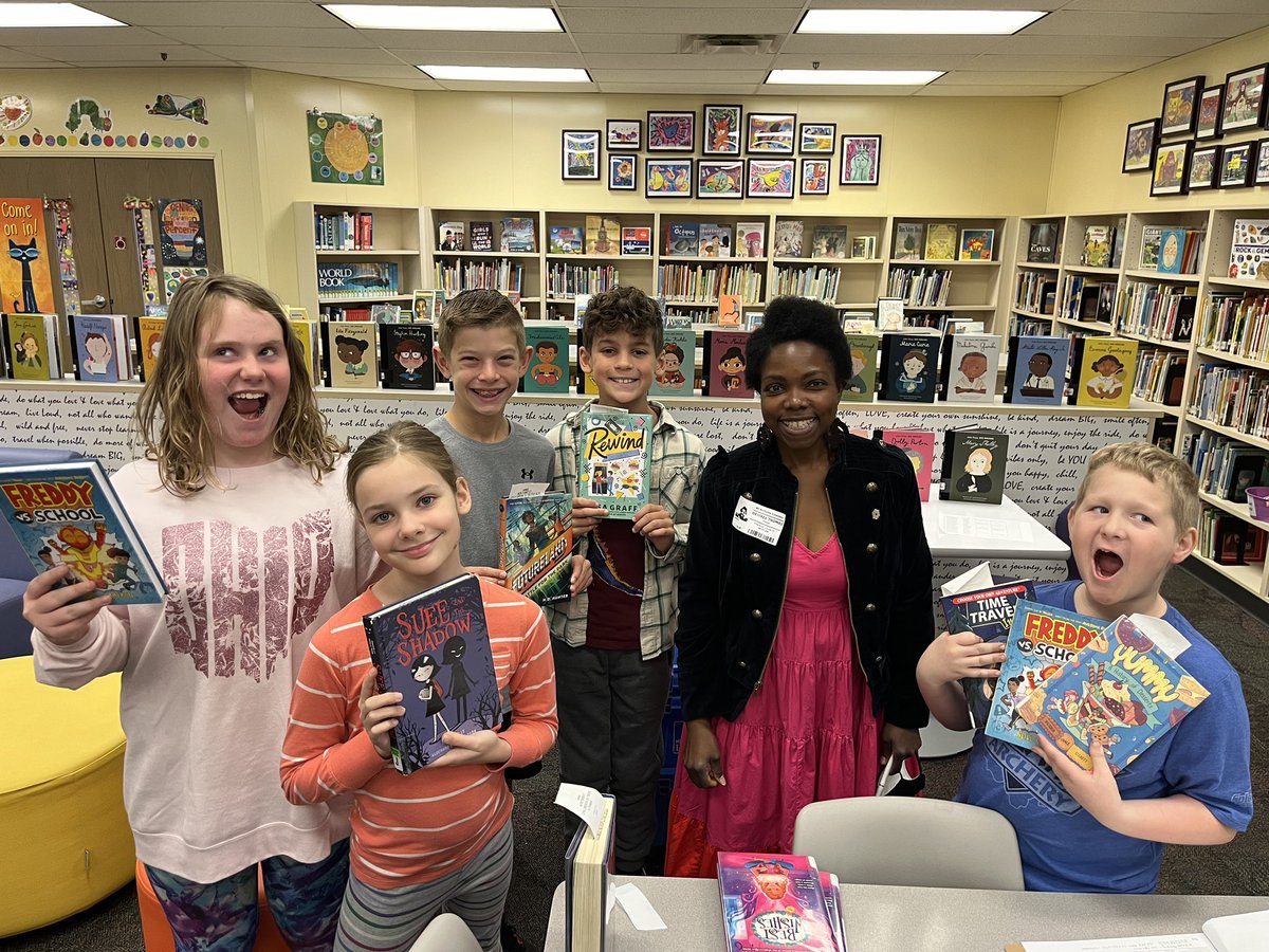 BluffsviewElem's tweet photo. Love 💗 our partnership with @worthingtonlib as it keeps students excited about the newest books 📚! Thank you @Bviewlibrary and @worthingtonlib for instilling a lifelong love of reading in our 🐻 bears! #itsworthit #lookatthosesmiles #readingtakesyouplaces #communitypartnerships https://t.co/ORm0sSsAjO