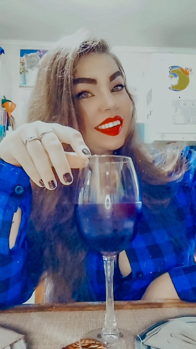 #wine #winelover #winetasting #winetime #winewinewine #wineoclock #winenot #redwine #greeneyedgirl #fall #chishinau #Moldova