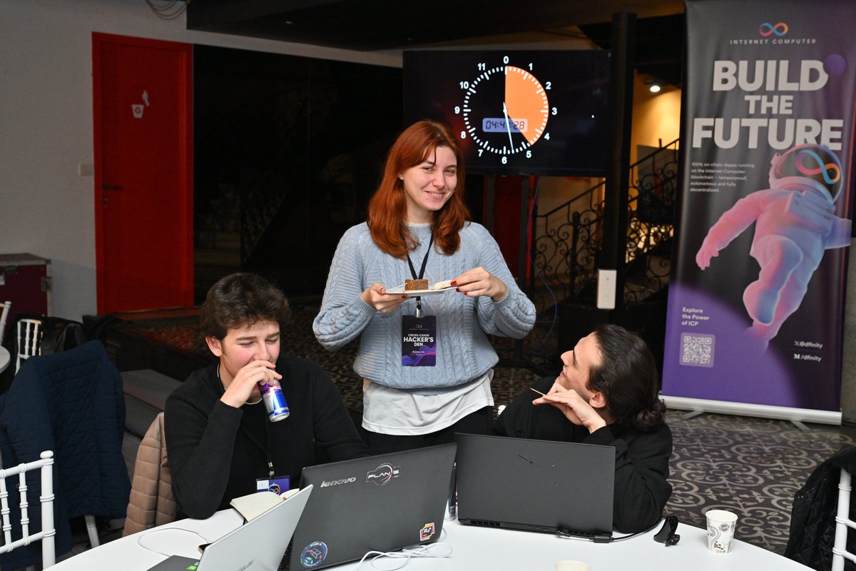 icphub_TR's tweet photo. And now, the moment everyone was waiting for... 🥁

Lights dimmed, keyboards clacking – the hacking session was ON! 💻

Participants were turning ideas into reality, one code line at a time.  #ICPHackersDen https://t.co/j1I6q77SeZ