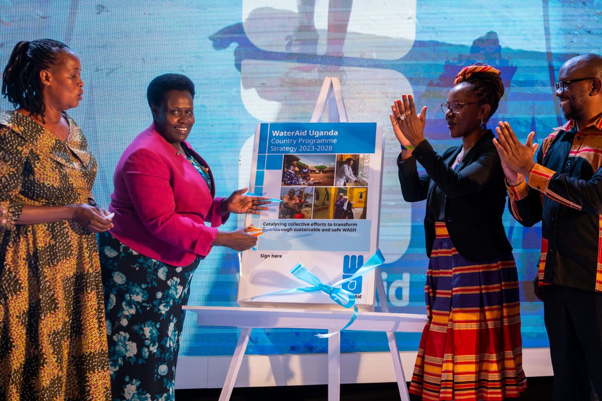 WaterAidUganda's tweet photo. @WorldBank @UN_Water @UNICEFwater @kamaroma22 @PEPFAR @UN @WaterAidNigeria @WaterAidAus @WaterAidWAfrica @charitywater @Water @jessica_alupo @OPMUganda @mofpedU @MinofHealthUG @uwasnet @PeshK319 @wateraid @WaterAidAmerica @WateraidRwanda @waterforpeople @GovUganda building 49 large, 50 medium and 80 small piped water schemes in both urban and rural areas; and the rehabilitation and maintenance of 50 water systems in both.”

9/
#WaterAidAt40 | #WaterAidUganda https://t.co/zWVjiWghby