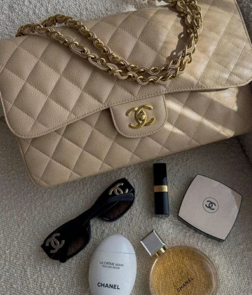 shimie01's tweet photo. I have all these cosmetics in my personal bag. Please take a look and see what good products are available. https://t.co/ulhdI2dhfT