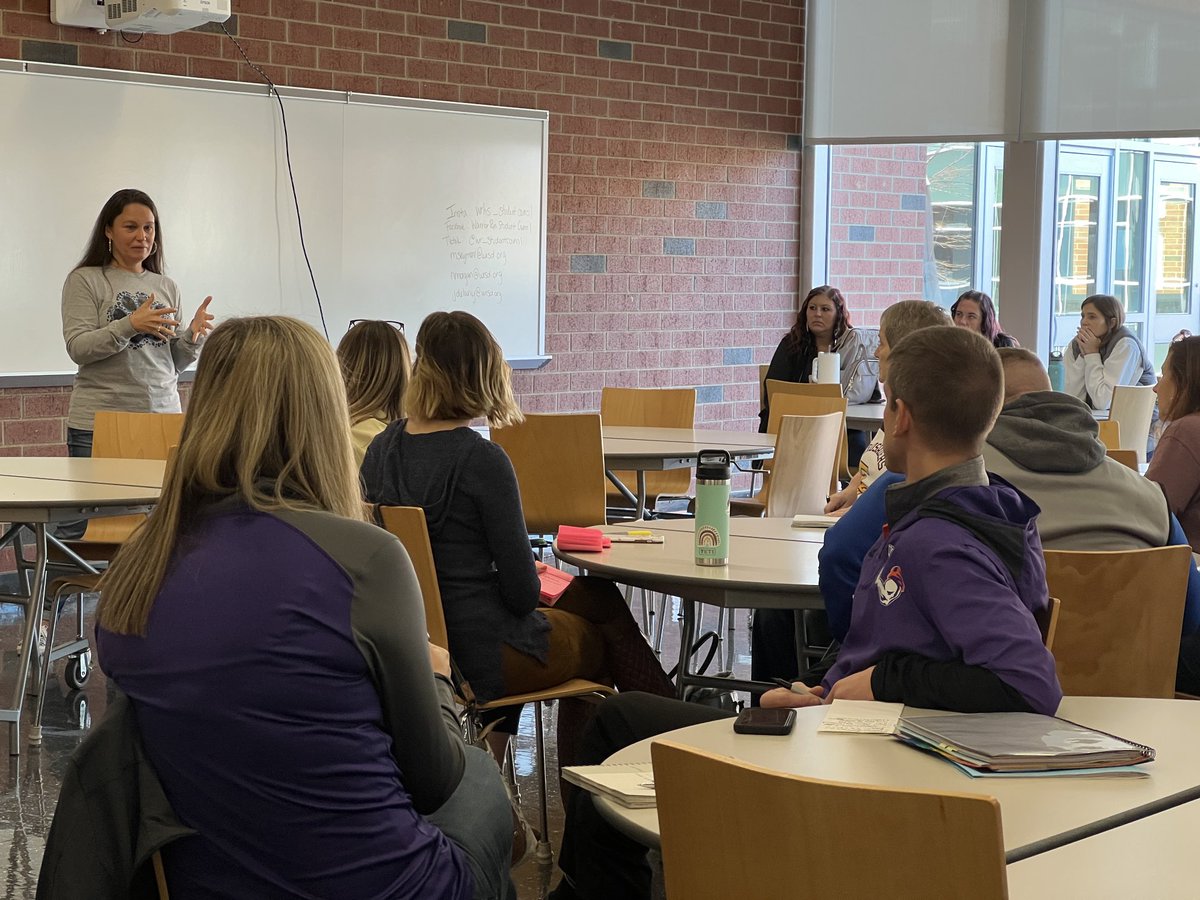 ⁦<a href="/J_Renaissance/">Jostens Renaissance</a>⁩ Educator of the Year Christina Onuskanich talks to fellow educators about the awesome Ren Leadership curriculum, a great tool for student leaders. Sharing = caring. jostensrenaissance.com = AMAZING. ⁦<a href="/NorthAtlanticJR/">North Atlantic Jostens Renaissance Region</a>⁩