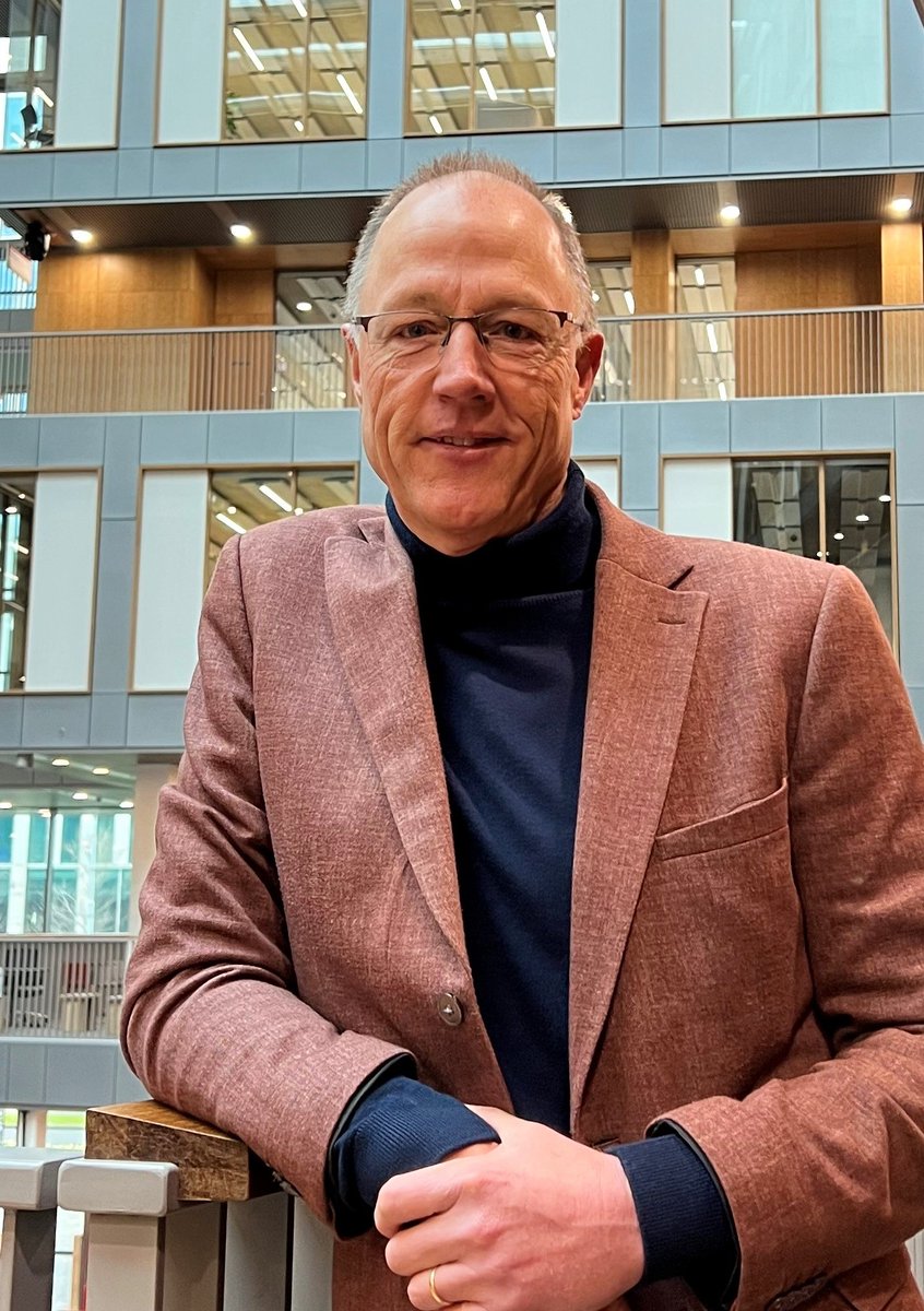 #Zaanse #Ondernemers! Is Artificial Intelligence (AI) een vloek of een zegen voor u? <a href="/FransFeldberg/">Frans Feldberg</a>  &amp; <a href="/TomPots/">Tom Pots</a> ontrafelen het waarna we in debat gaan over de ethische gevolgen van AI. Moderator: @timsw i.s.m. @debaliInteresse? devonk-debat.nl #AI
#debat #ondernemen